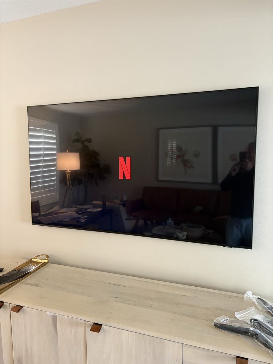 Samsung 65” smart tv