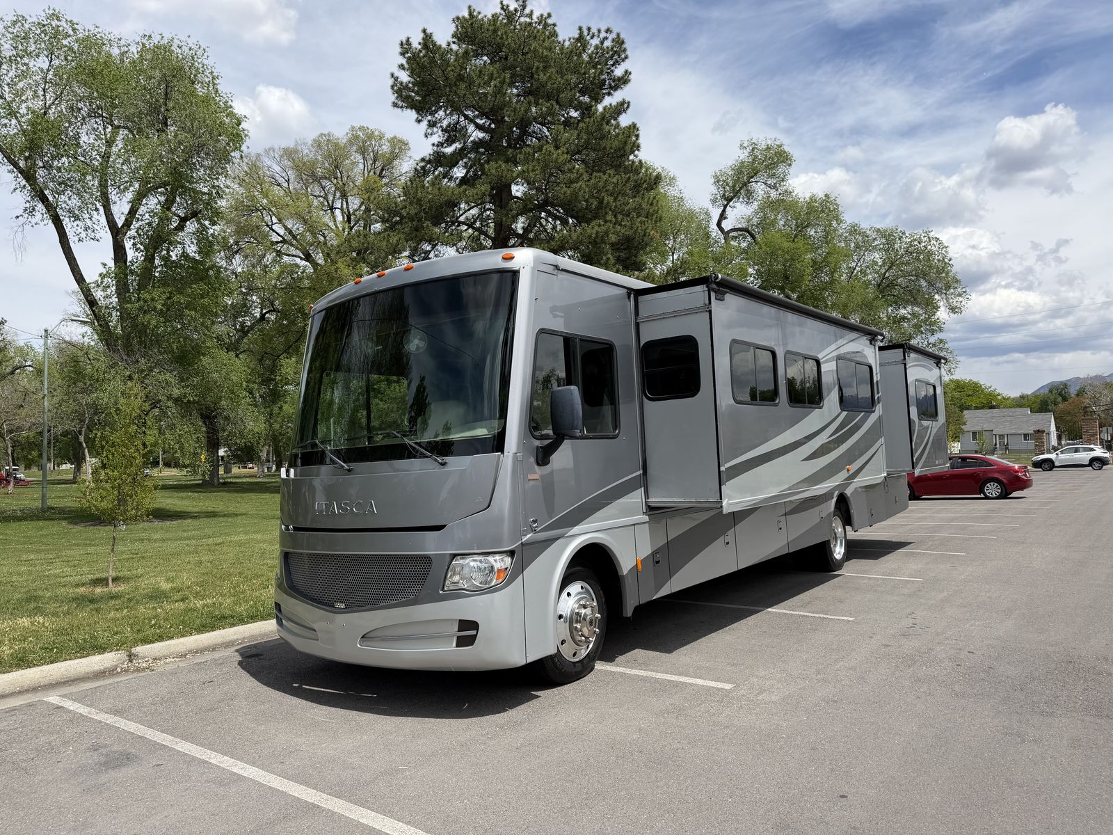 Sleeps 6, Full Paint, 2014 Winnebago Itasca Sunova 36V class A Gas like: Adventurer, Vista, Suncruiser, Sunrise, Sunstar