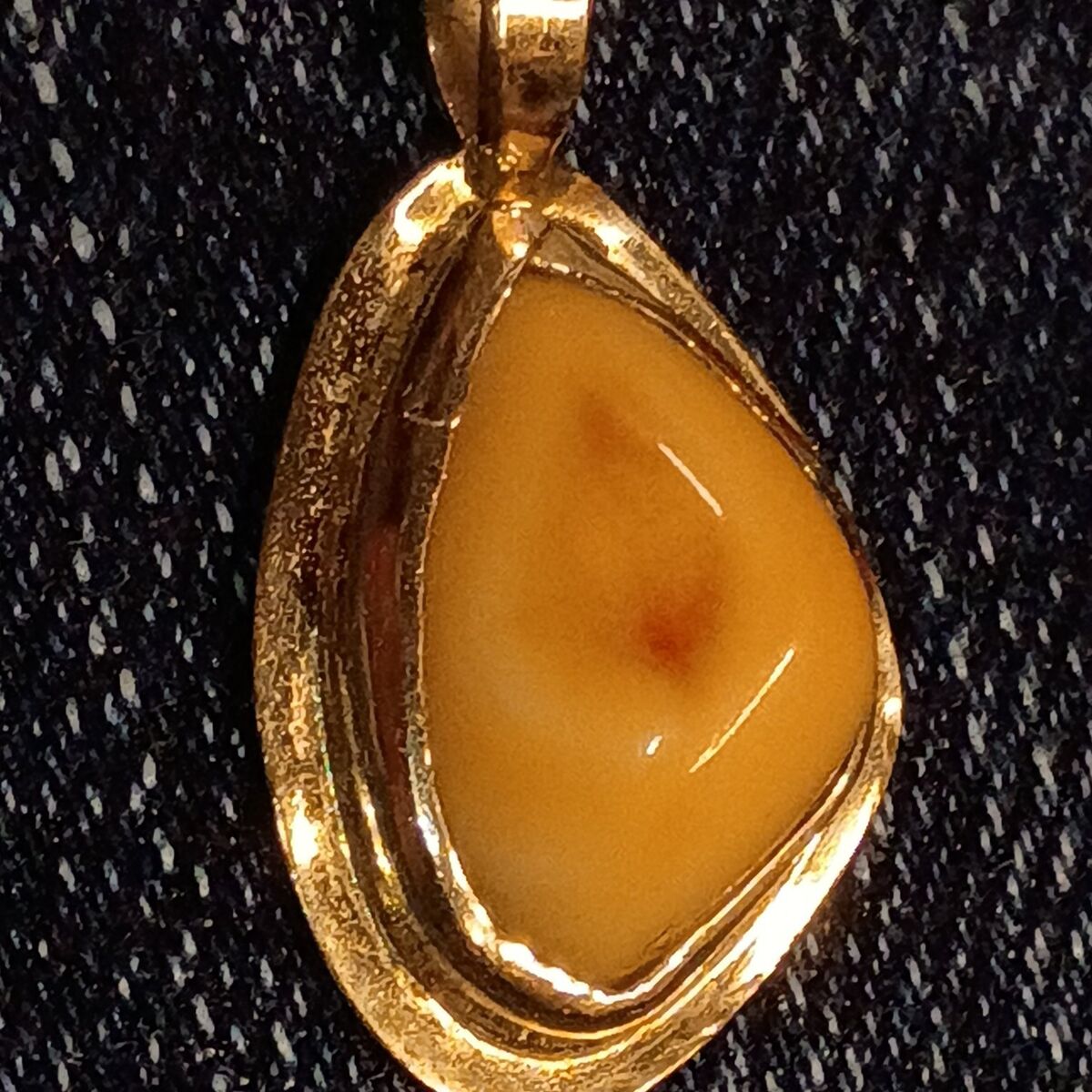 Ivory pendant 18k elk tooth