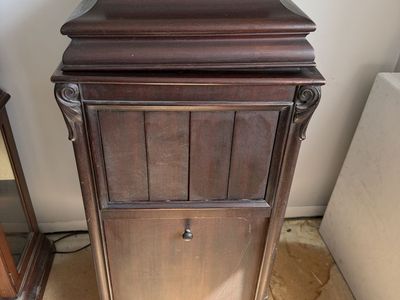 Antique Columbia Grafonola record player. Made in USA - serial number C76902