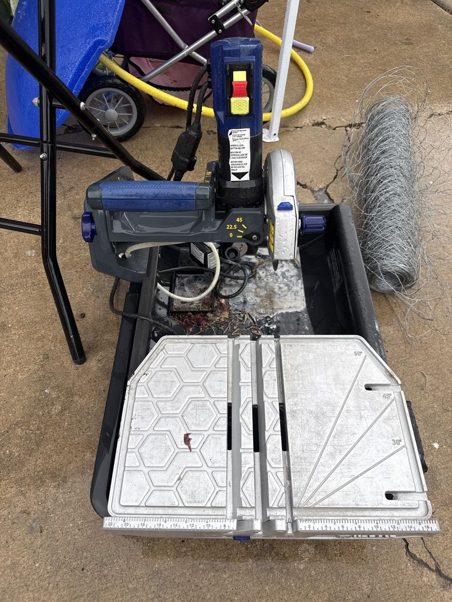 Kobalt tile saw