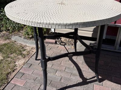 Round 42” Patio Table Counter Height. See desc for details