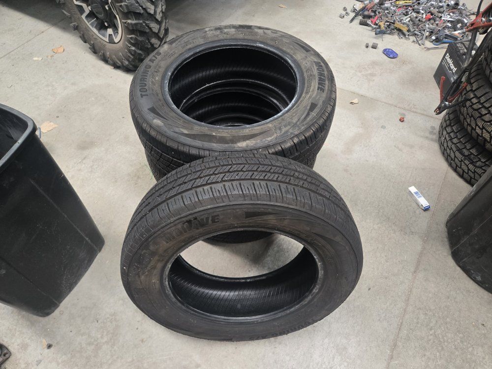 Set of 185 65 15" Tires.   LIKE NEW