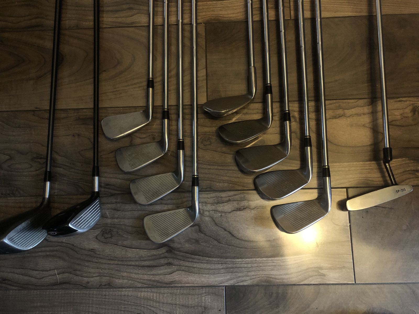 Mens Titleist Golf Set DCI Irons, 975D Driver, 906F2 3 Wood, SP201 Putter