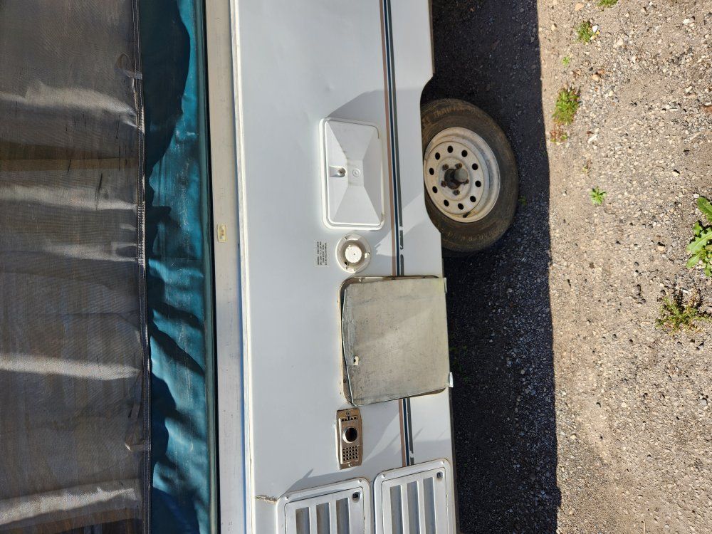 2001 Coleman Fleetwood Trailer