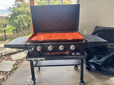 Blackstone 4-Burner Propane Griddle with Hard Cover and Silicone Mat