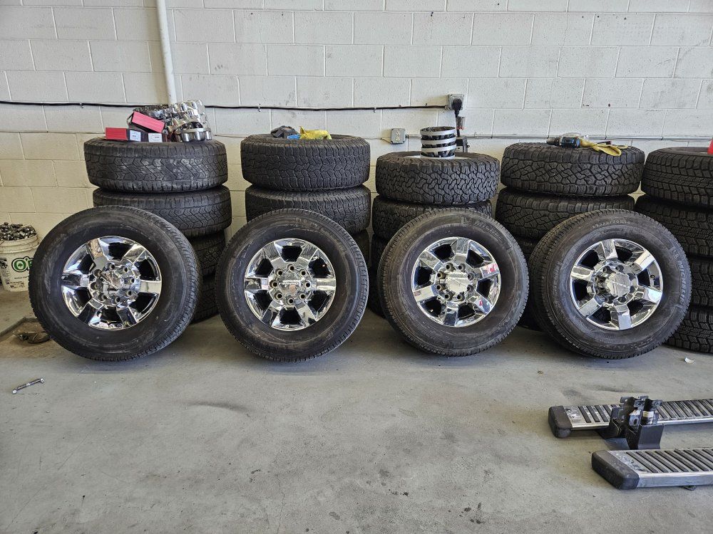 LT 275/70R18 any gmc 8x180 2011 and over 2500 or 3500