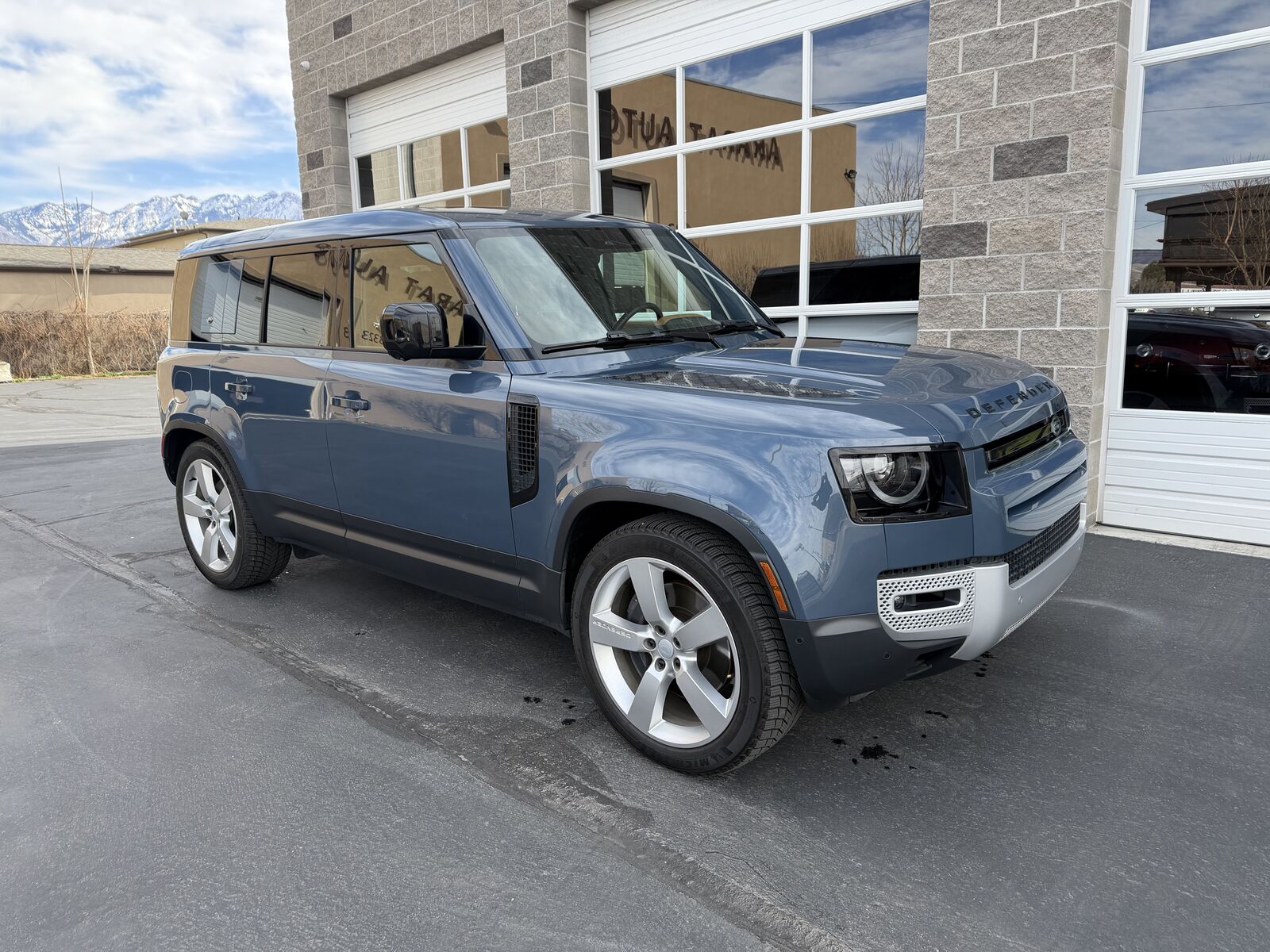 2024 Land Rover Defender 110 V8 P500 SE