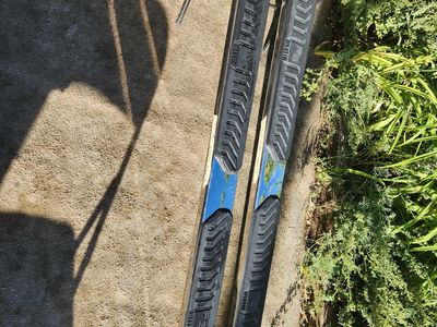 Westin R5 running boards for lots of trucks, with all mounting brackets and all mounting bolts. No rust and shiney chrome.
