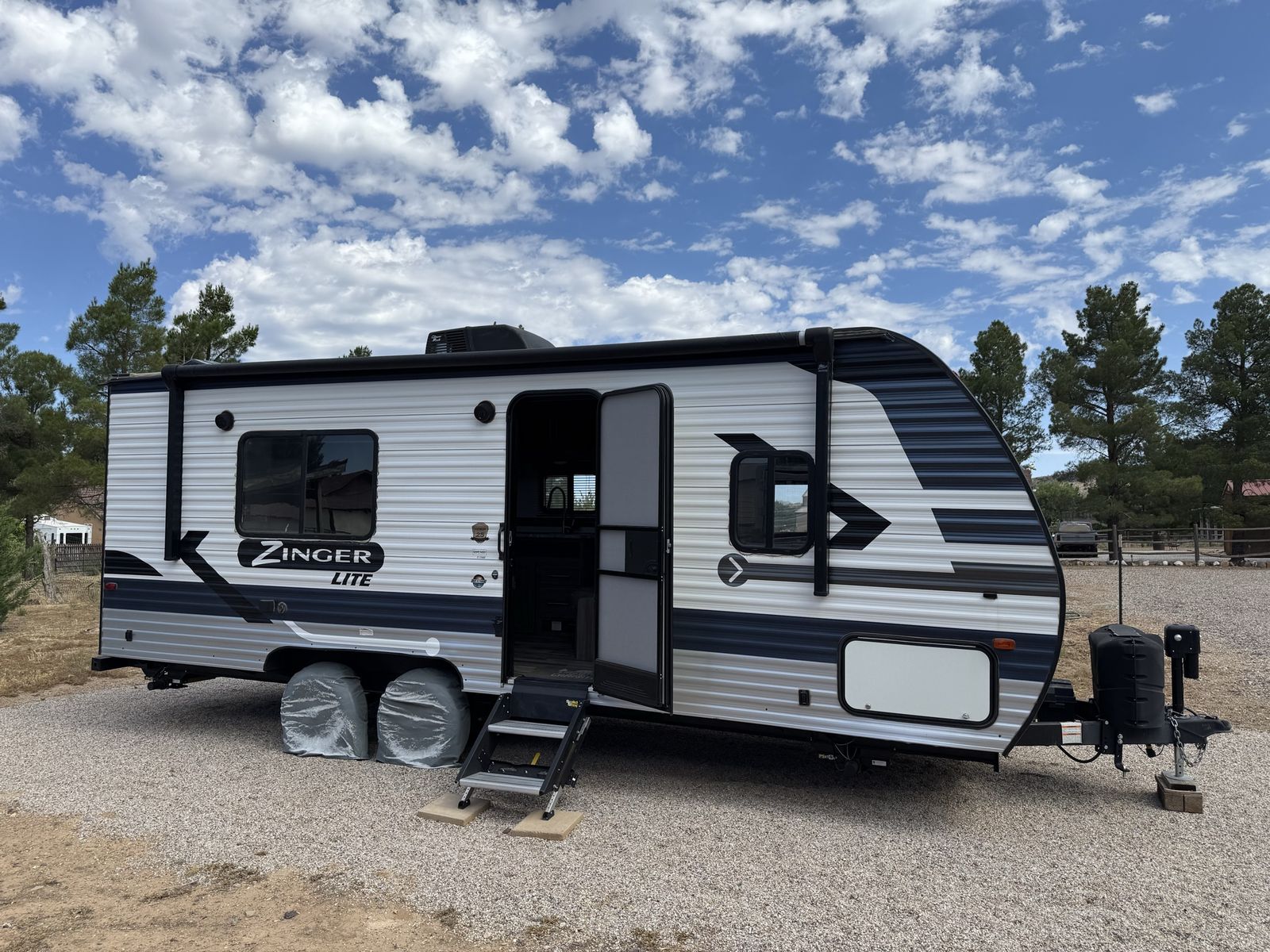Zinger Lite Travel Trailer - Bumper Pull RV