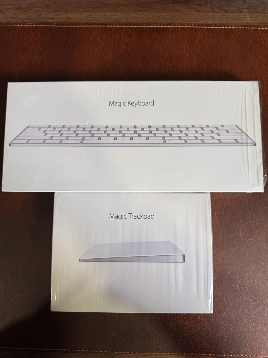 Apple Keyboard and Trackpad (lightening cable)