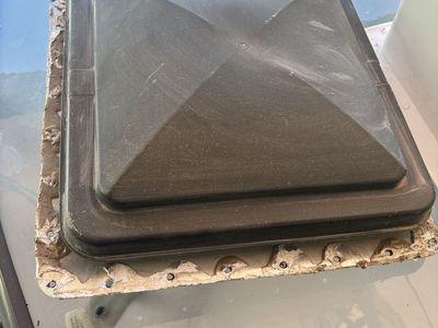 Rv roof vent