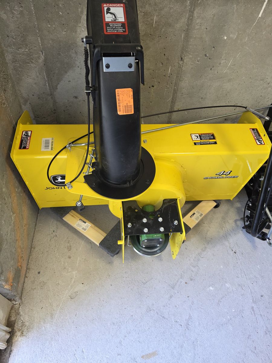 John Deere 44-in. Snow Blower For 100 and 200 Select Series Lawn Tractors