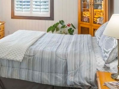 Queen Bed with adjustable base