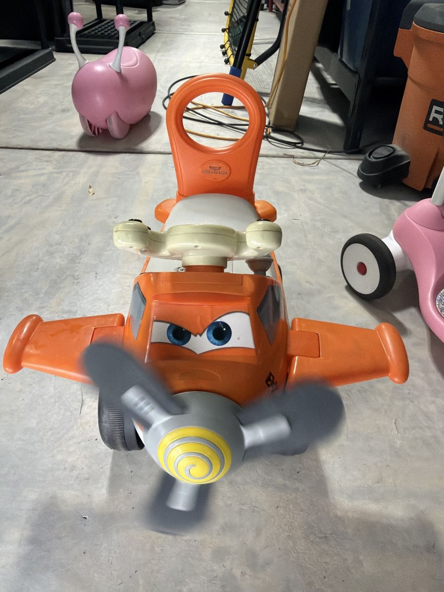 Disney Planes Dusty Crophopper Ride-On Toy with Spinning Propeller