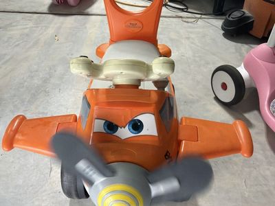 Disney Planes Dusty Crophopper Ride-On Toy with Spinning Propeller