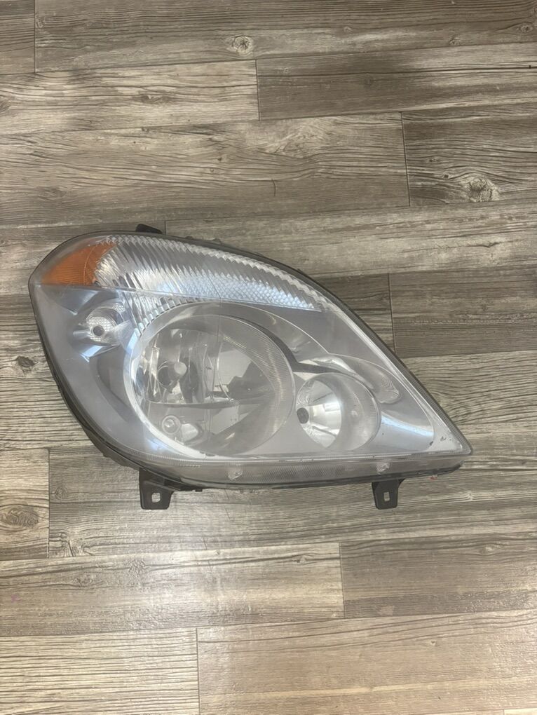 Headlight Dodge Mercedes Freigtliner Sprinter