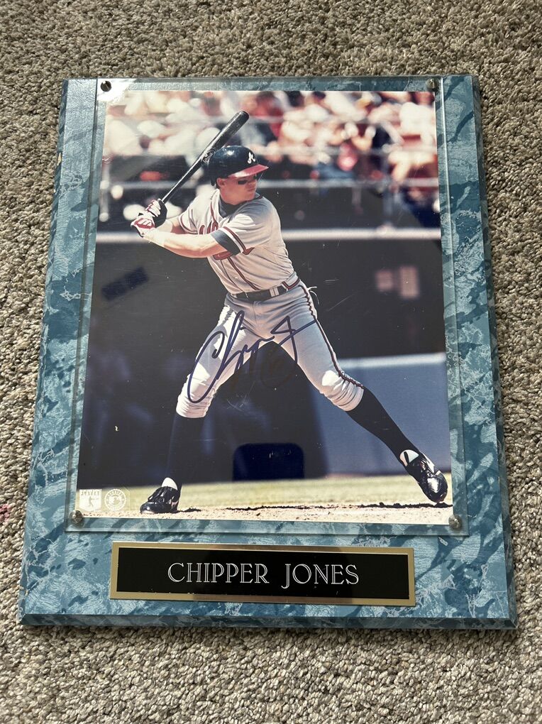 Chipper Jones Autograph Braves 8x10 Photo Signed