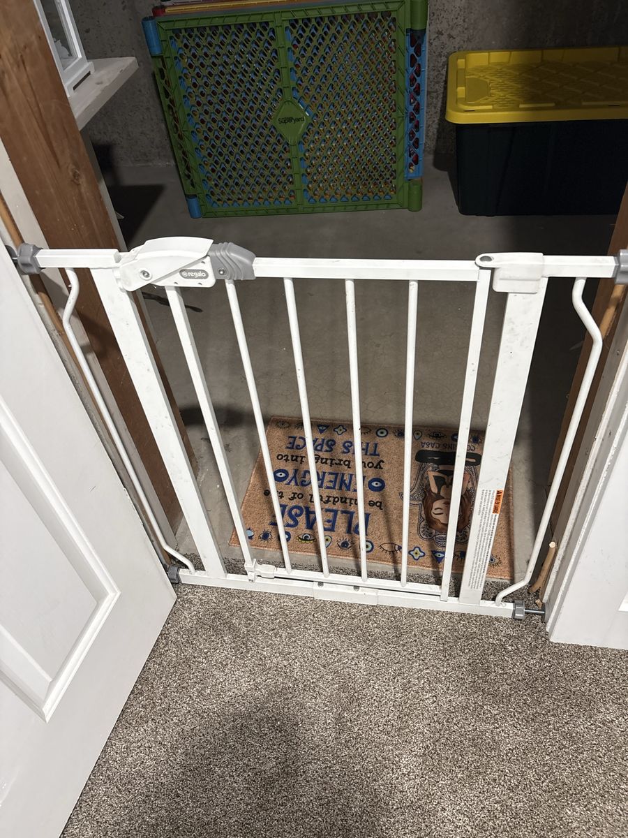 Regalo Easy Step Walk-Thru Baby Gate - White, Pressure Mounted