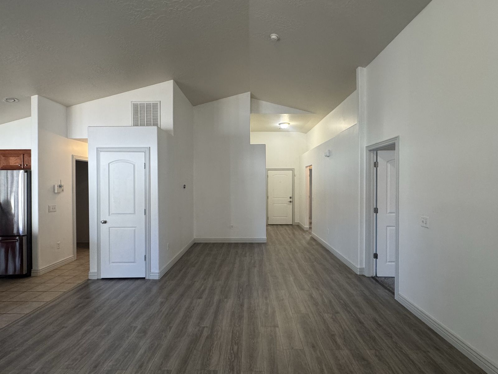 Main image 3