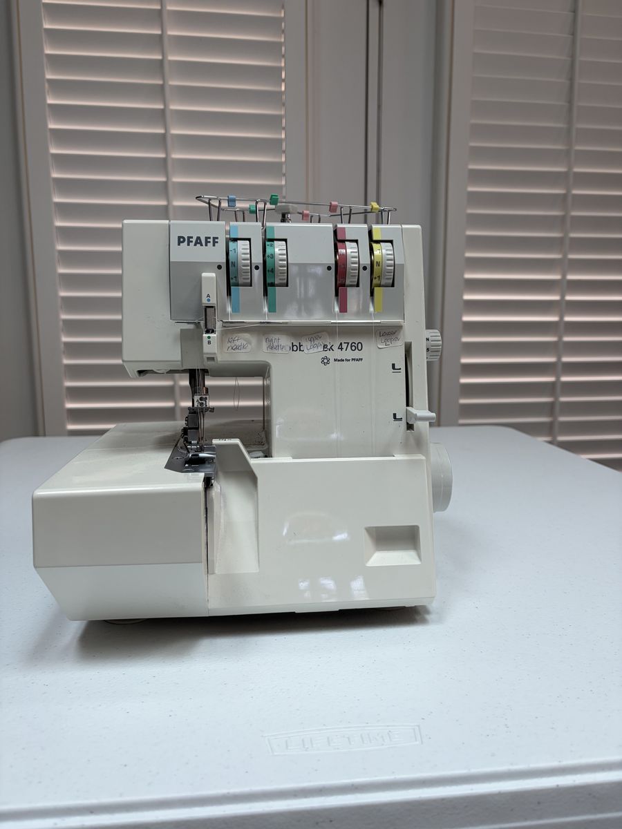 Pfaff Hobbylock 4760 Serger / Overlock Sewing Machine 