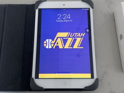 iPad mini 2 Wi-Fi 16GB Silver w/ case