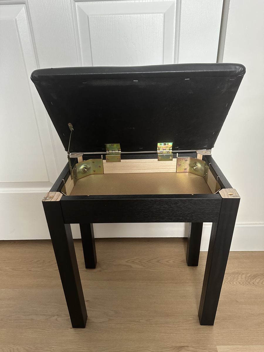 Nice storage bench 