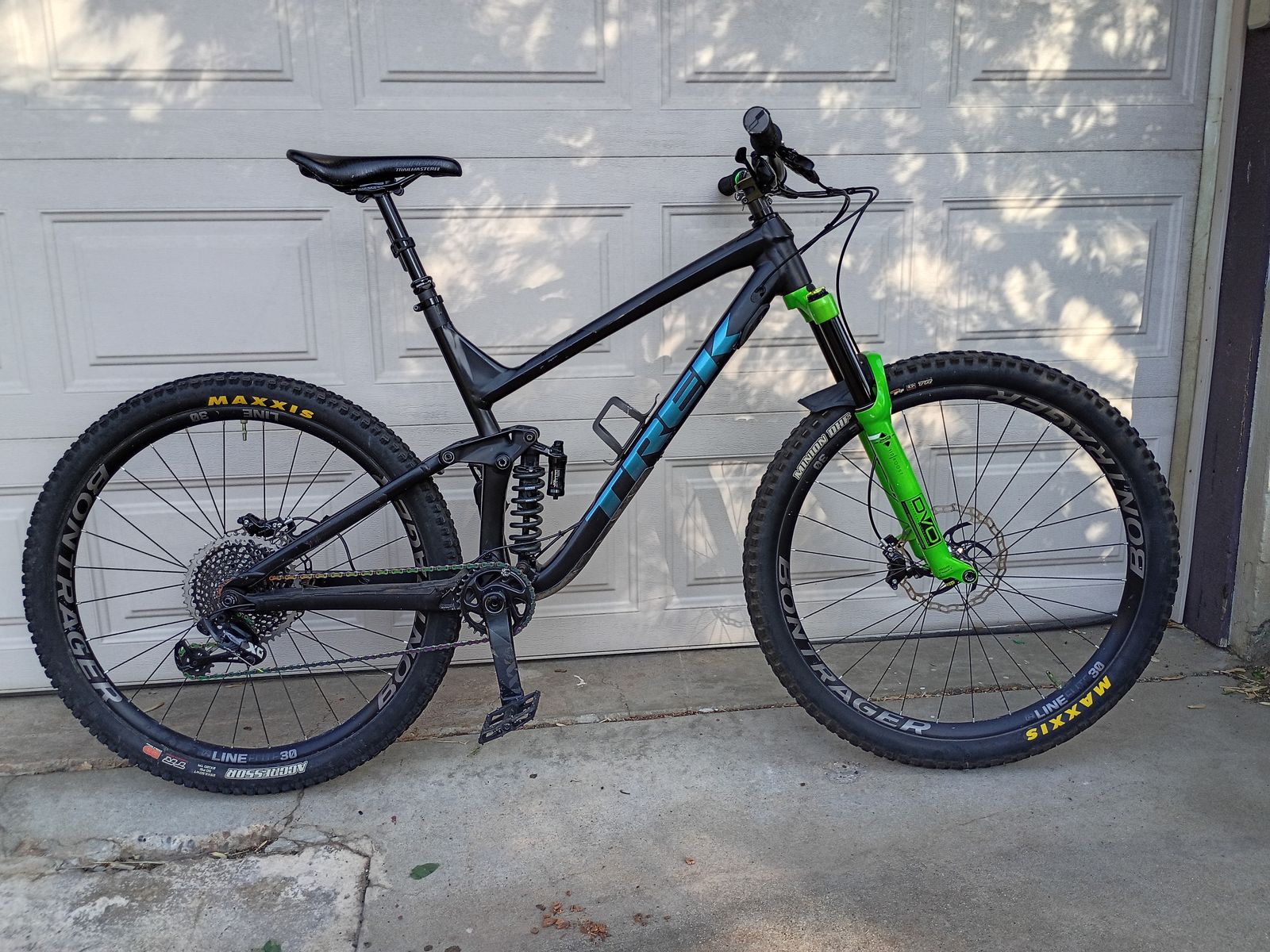 Trek Slash 8 XL. XL Full Suspension Mountain Bike.