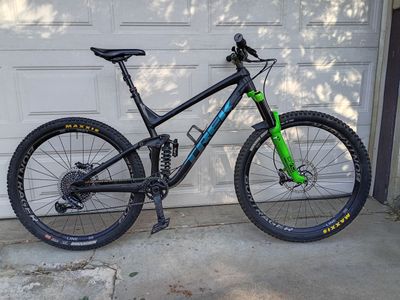 Trek Slash 8 XL. XL Full Suspension Mountain Bike.