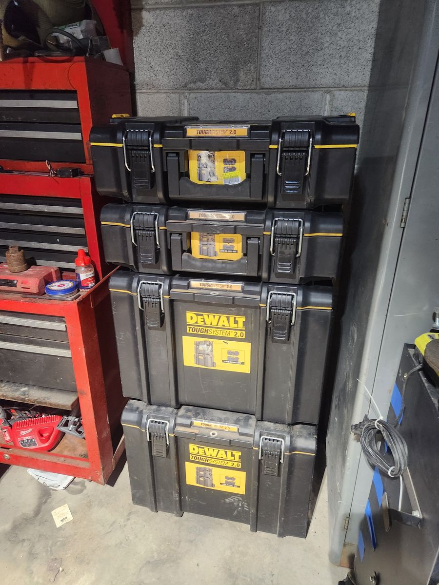 DEWAULT 4 PIECE PACKOUT