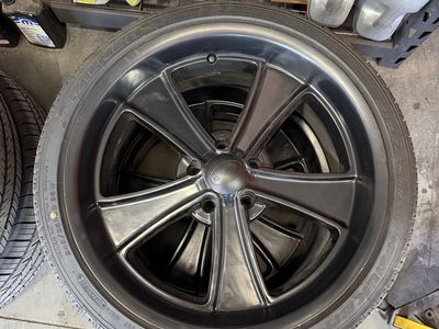 Set of wheels and tires. 265/40R22, 245/35R20.