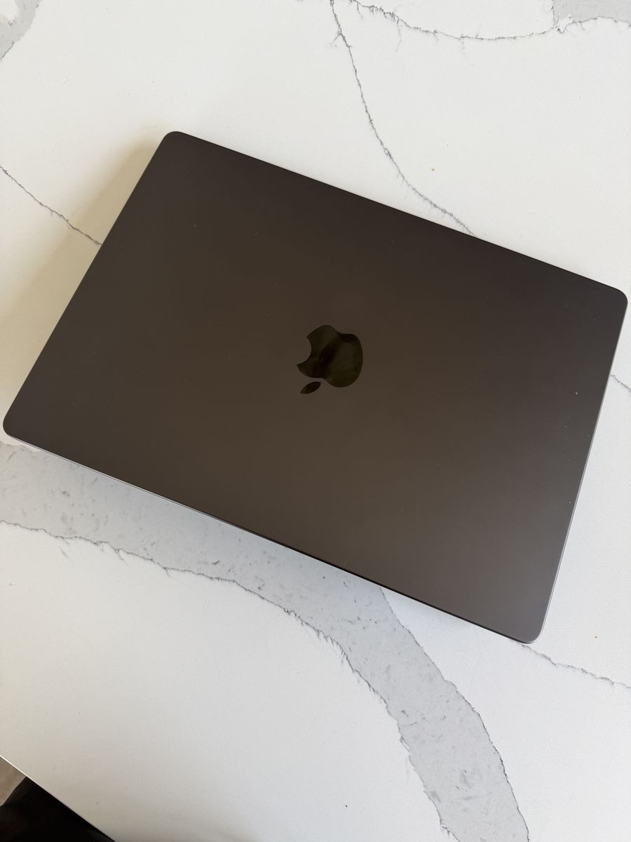 Apple MacBook Pro M4 14" (Only 30 Cycles)
