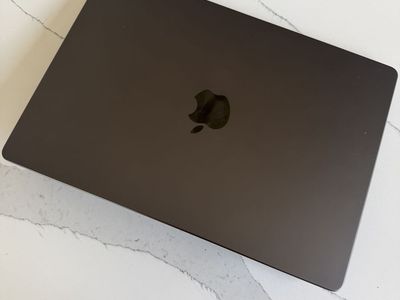 Apple MacBook Pro M4 14" (Only 30 Cycles)
