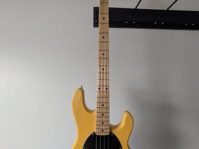 Classic Stingray Ray24A Sterling by Musicman Bass