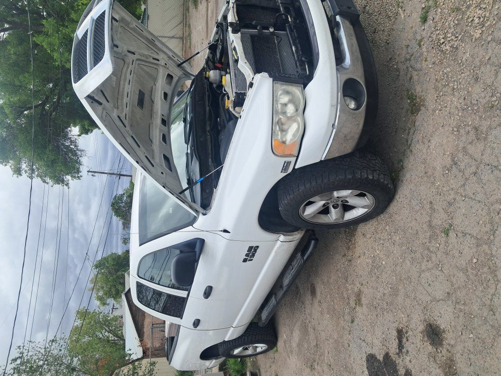 2005 DODGE RAM 1500 Laramie SLT