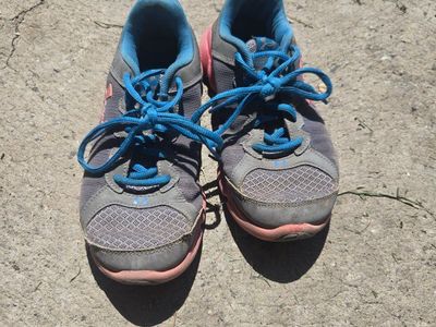 Under Armour Girls Athletic Running Shoes Size 4Y Gray Blue Pink