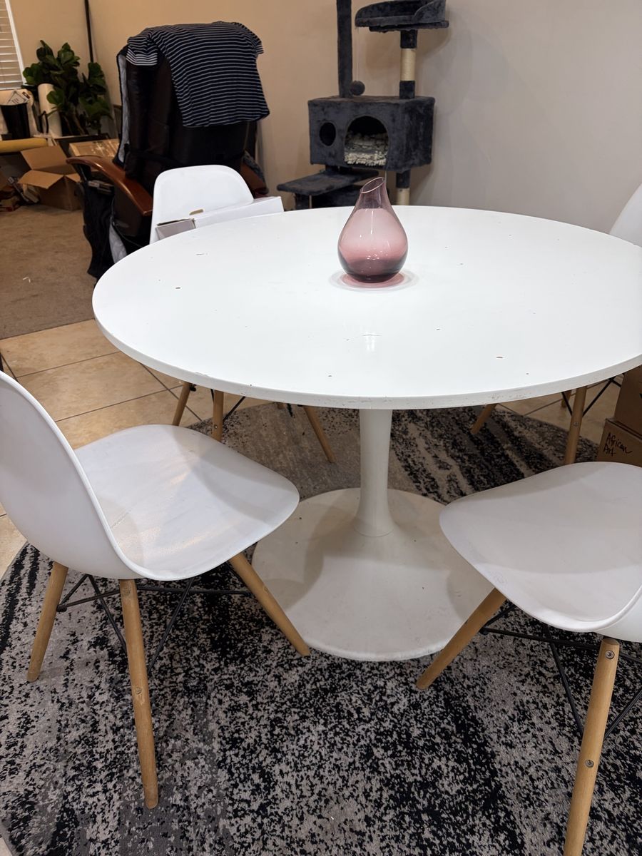 Vintage Modern White Round Pedestal Dining Table with Four Matching Chairs