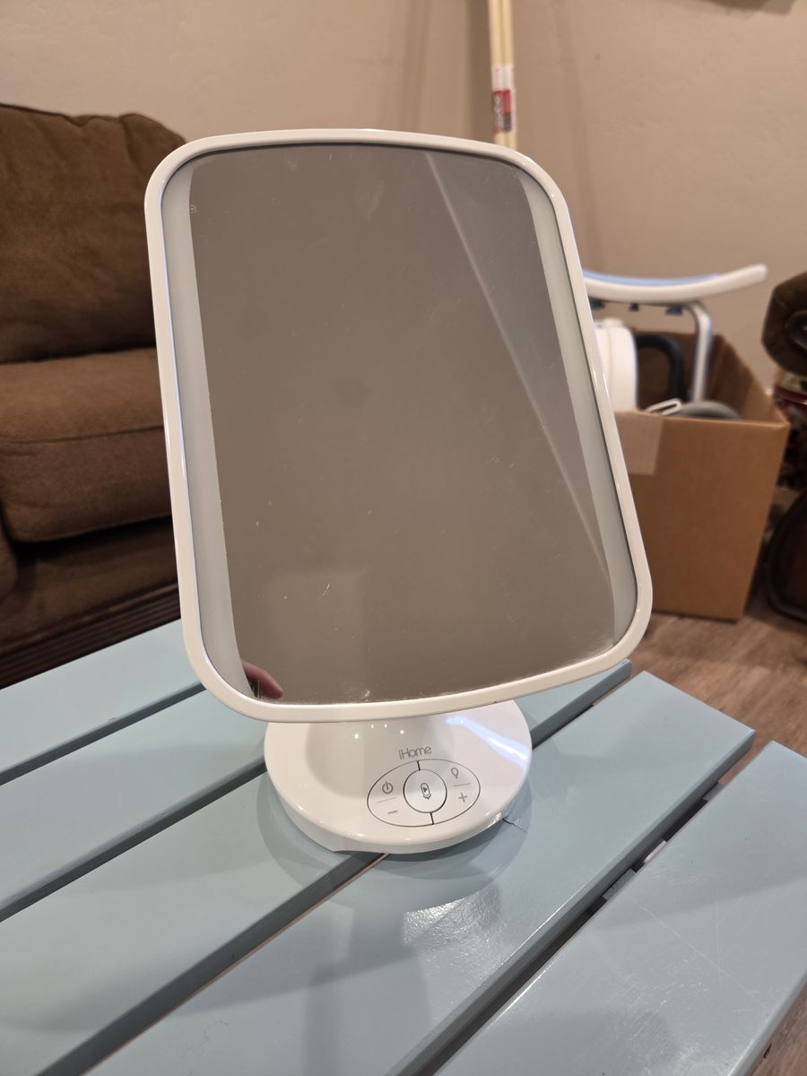 iHome Reflect Lighted Vanity Mirror with Bluetooth Speaker (iCVBT3)