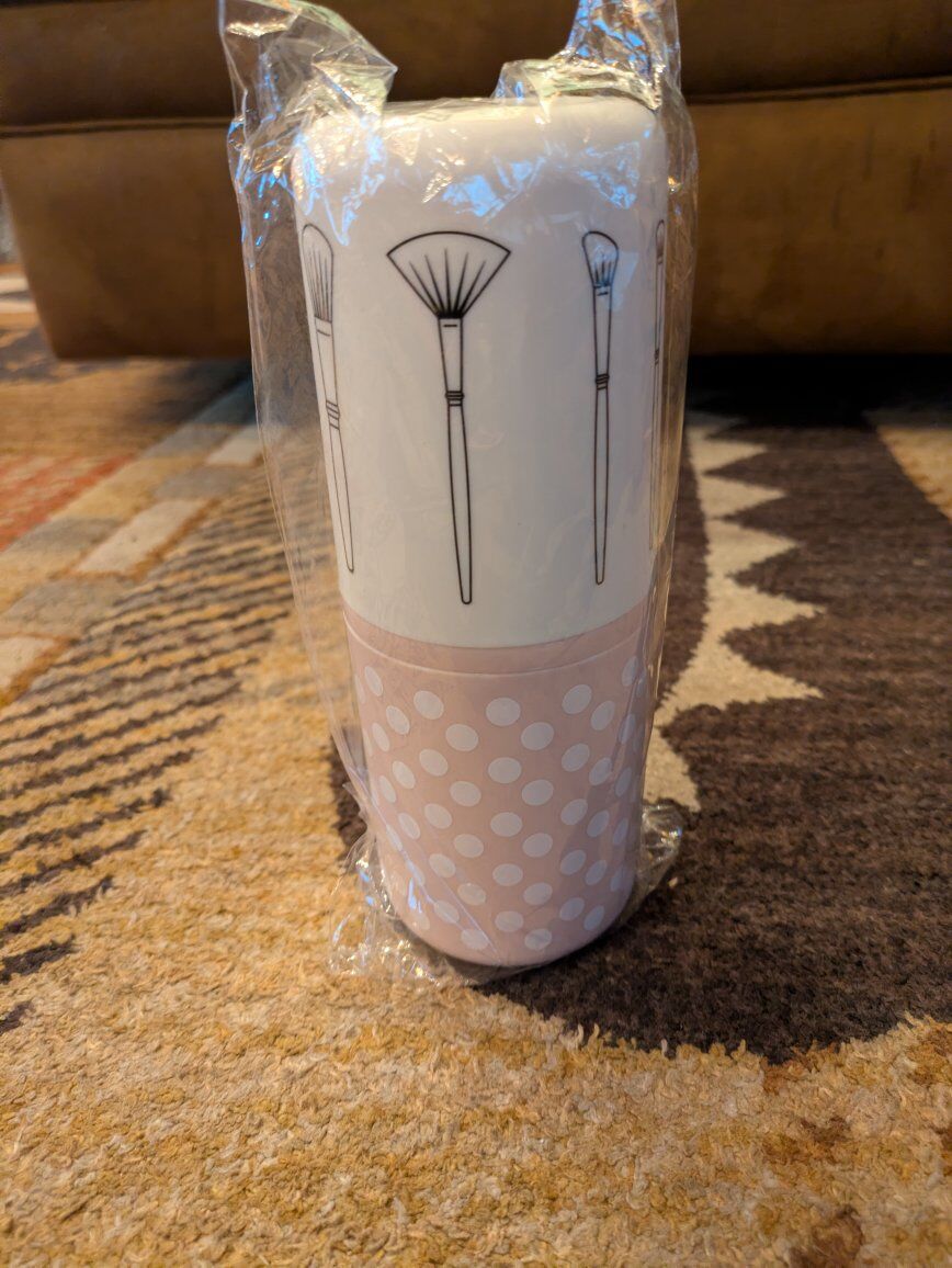 NEW Make-up Brush Container