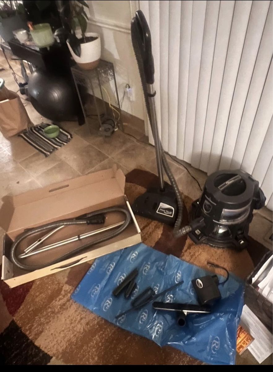 Rainbow E-series Vacuum With Extras