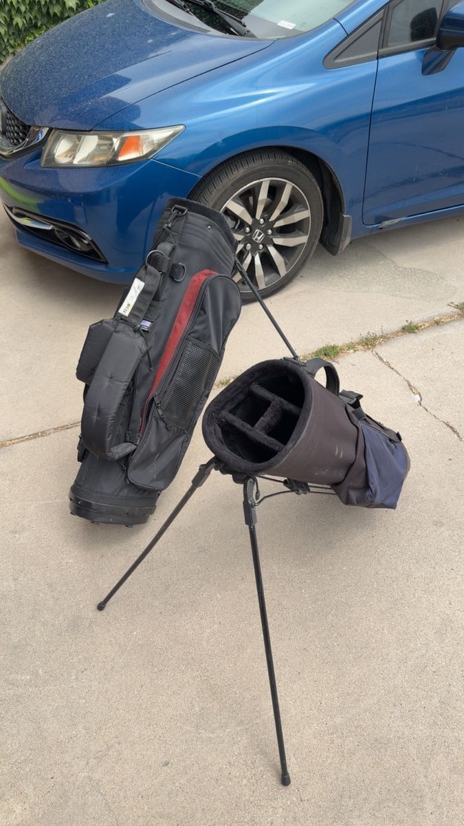 Red or blue golf bag with stand pockets zippers work