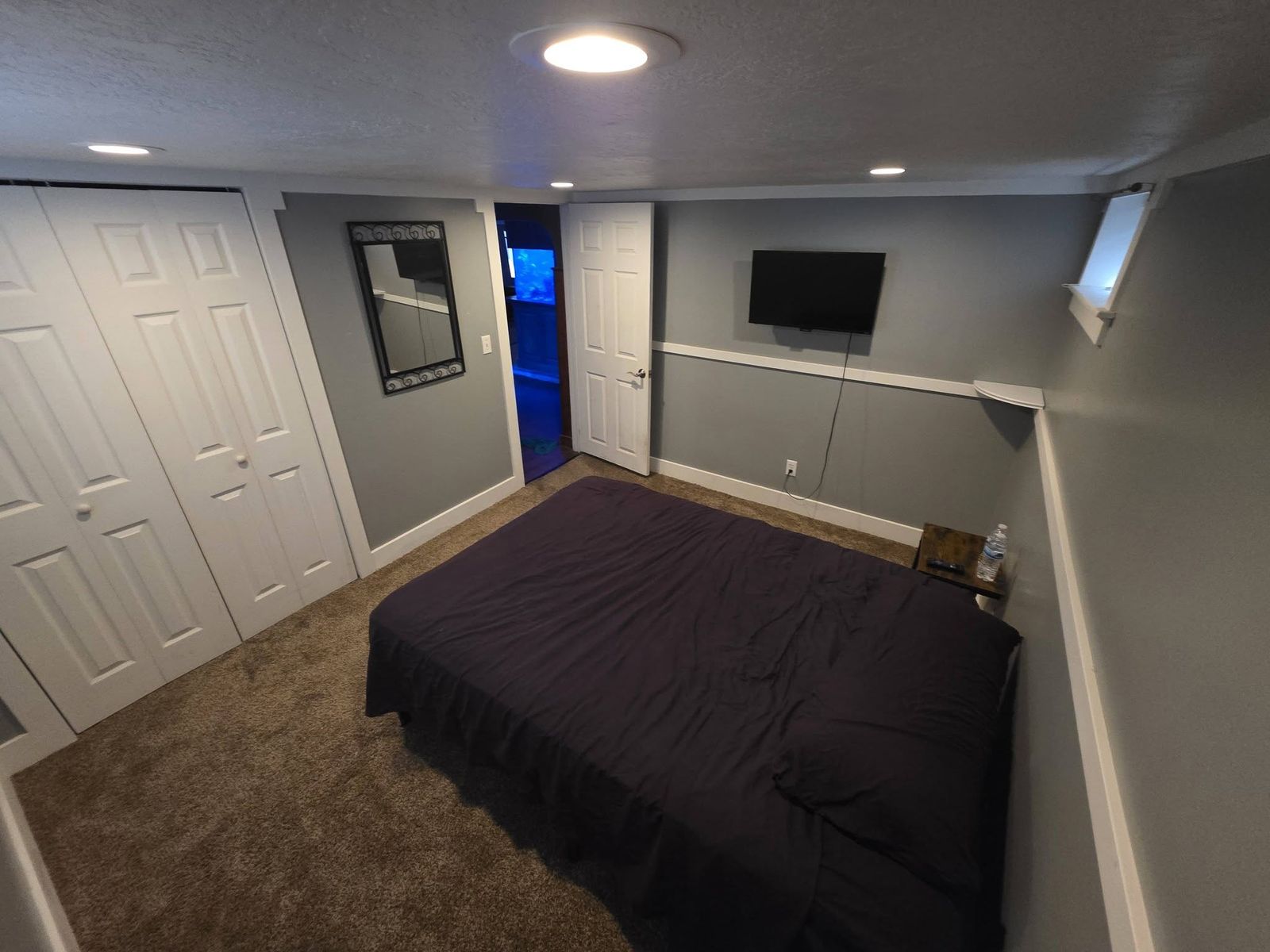 Room for rent in Sandy, Located off 90th and 700 east