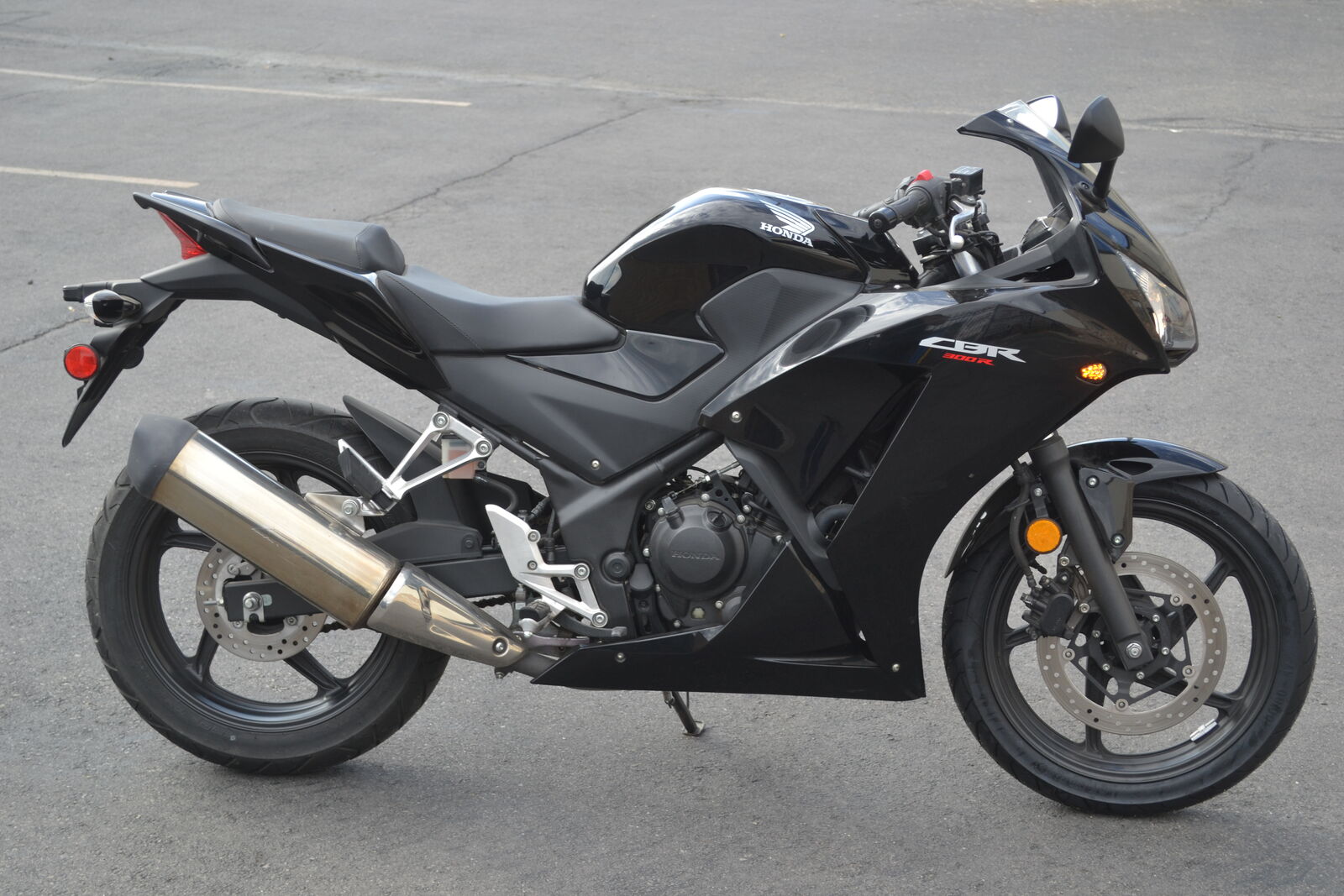 2015 Honda CBR300R - WARRANTY INCLUDED - CBR 300 R