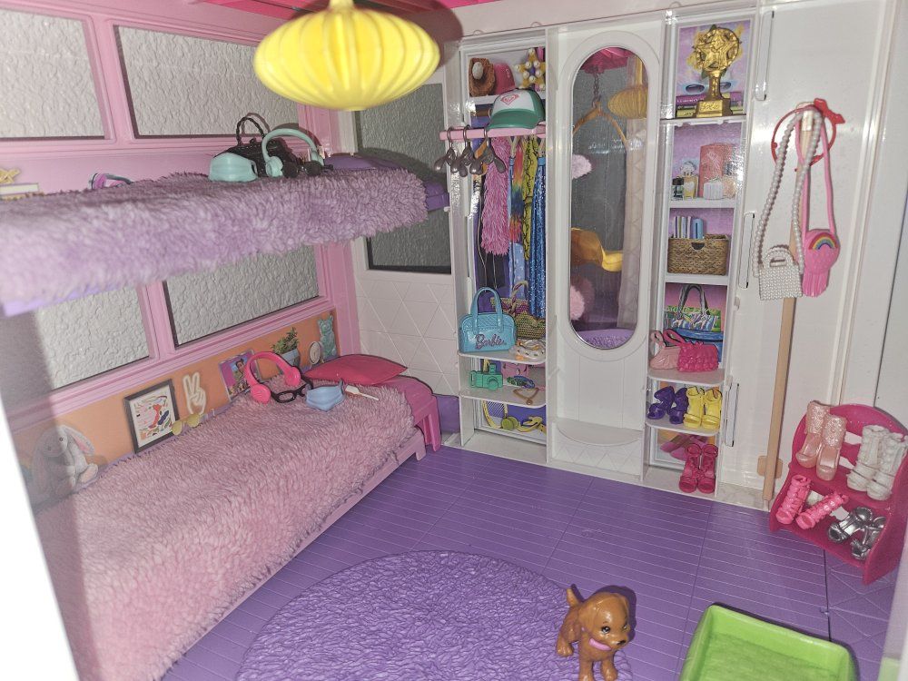 Main image 3