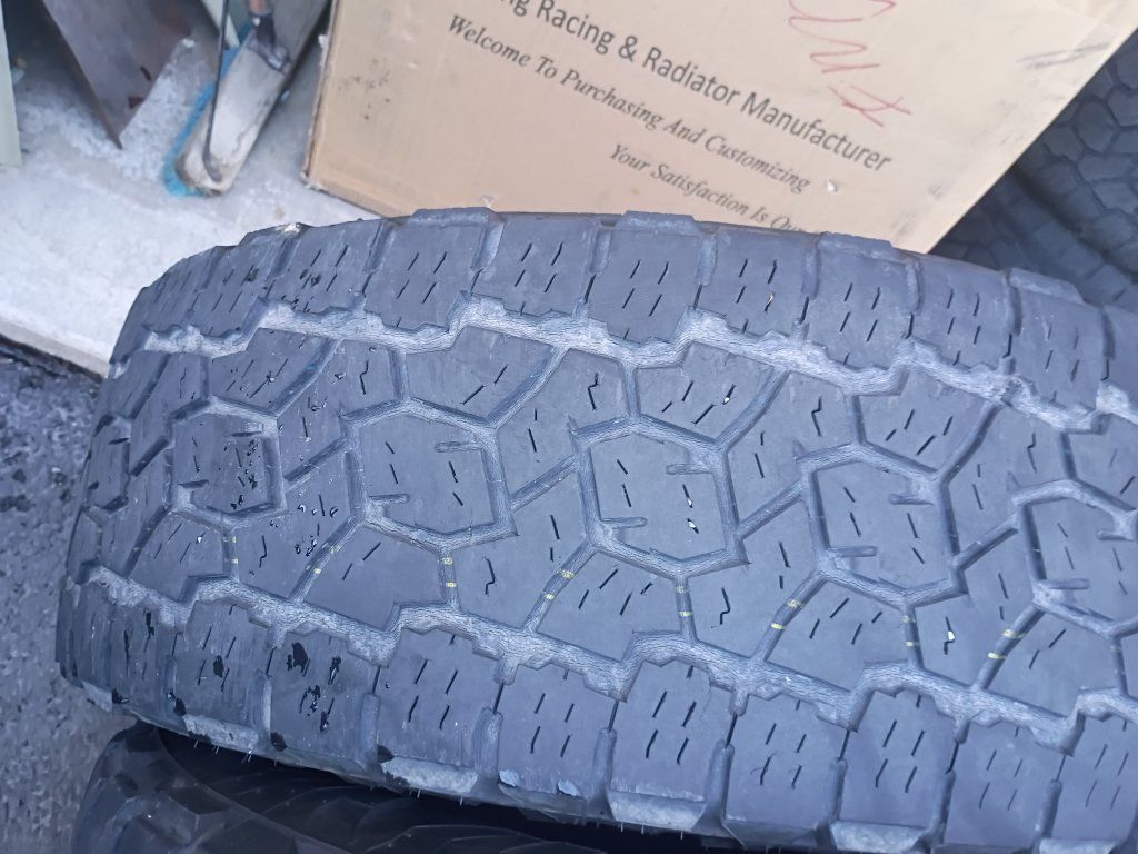 (4)Toyo Open Country A/T LT285/70R17