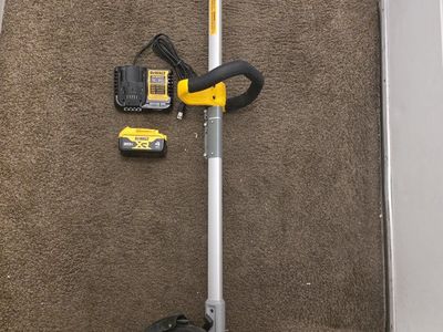 DEWALT 20V MAX 7.5 in. Cordless Lawn Edger with 4Ah Battery & Charger