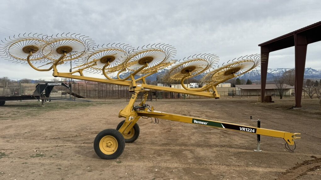 Vermeer VR1224 Hay Rake
