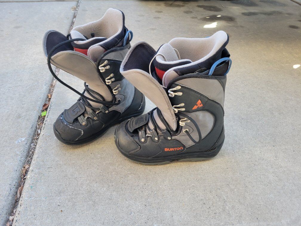 Burton snowboard boots M7 W8