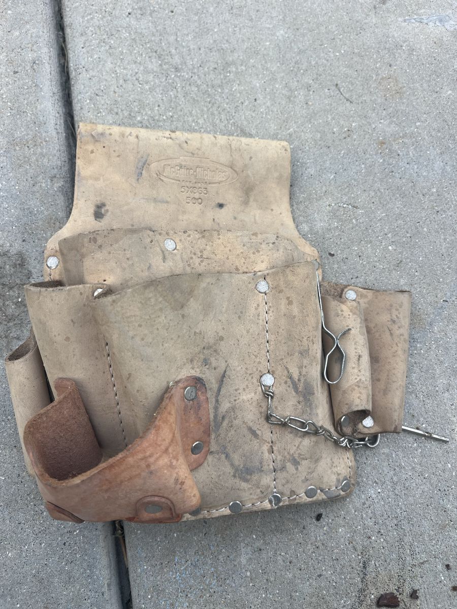 Vintage leather McGuire-Nicholas tool pouch 5X863 500