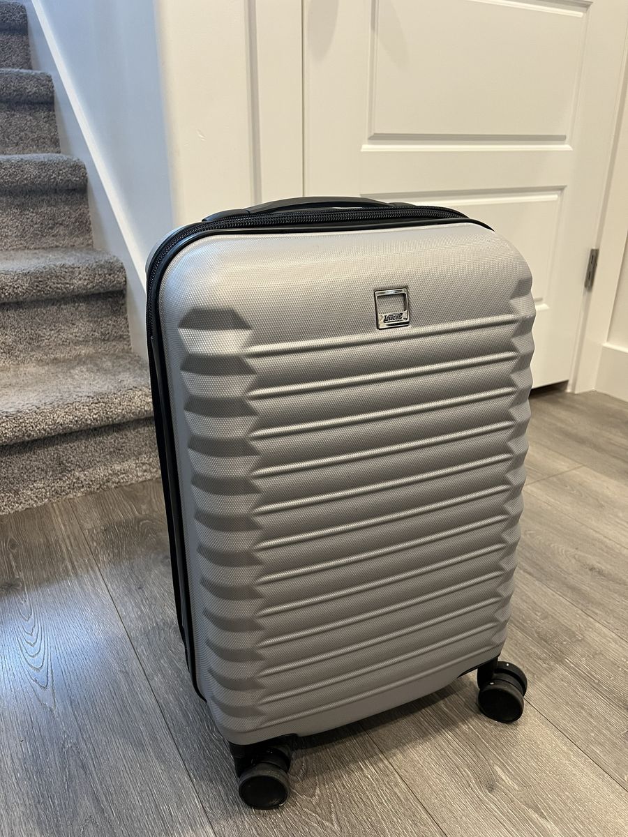 Lucas Expandable Hard Shell Carry On Spinner Suitcase Gray